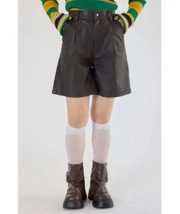 RODEO CROWNS WIDE BOWL 가죽 하프 팬츠