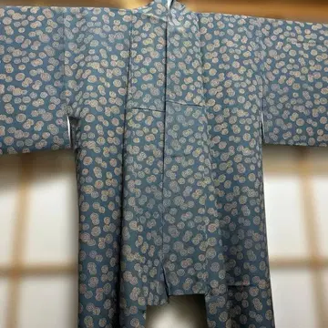 파란색 소용돌이 무늬 코몬 기모노