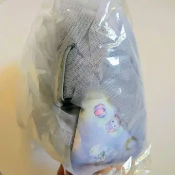 그레이 메쉬 캐릭터 패턴