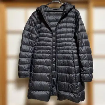 유니클로 후드 부착 울트라 라이트 다운 코트 블랙