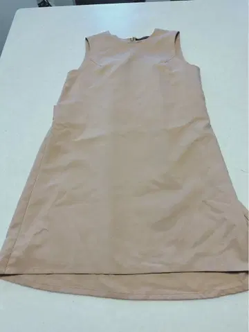 PAGEBOY 슬리브리스 무릎 기장 원피스 베이지