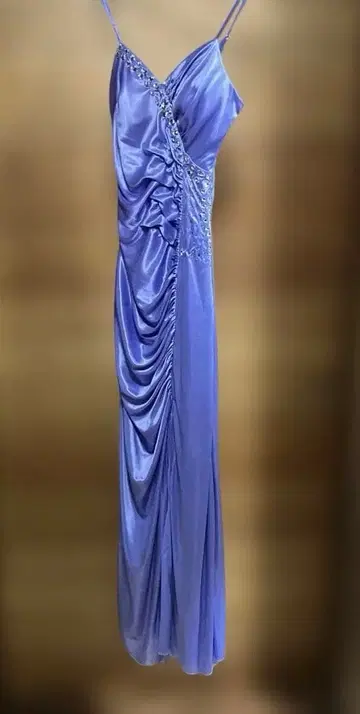 비쥬 장식의 라벤더 컬러 드레스 L