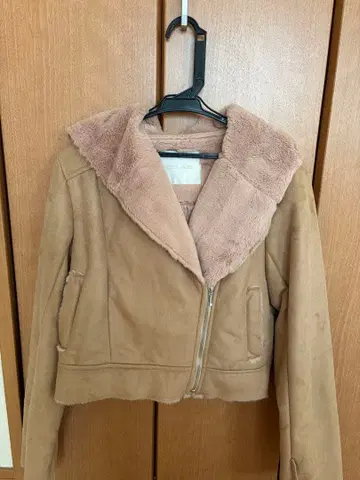 CECIL McBEE F 베이지 무스탕 코트 후드 부착