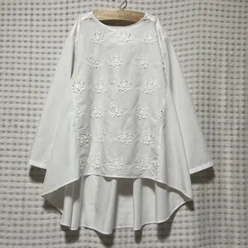 BEARDSLEY 프론트 자수 플레어 블라우스