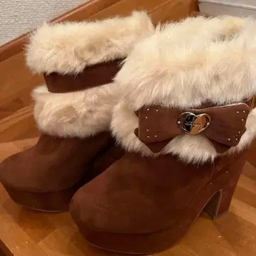 LIZ LISA 퍼 달린 브라운 스웨이드 부츠 M