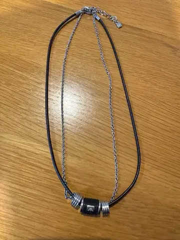 아르마니 목걸이