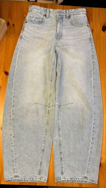 GU (지유)의 배럴 레그 청바지 라이트 블루 S 사이즈