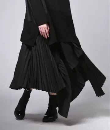 antiqua 비대칭 변형 플리츠 롱 스커트