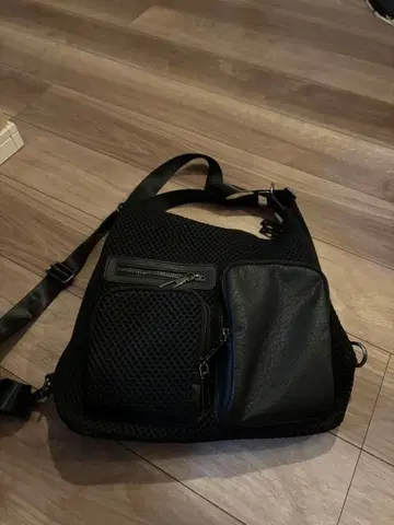 메쉬 가죽 숄더백