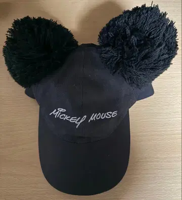 Disney 미키마우스 폼폼이 달린 캡