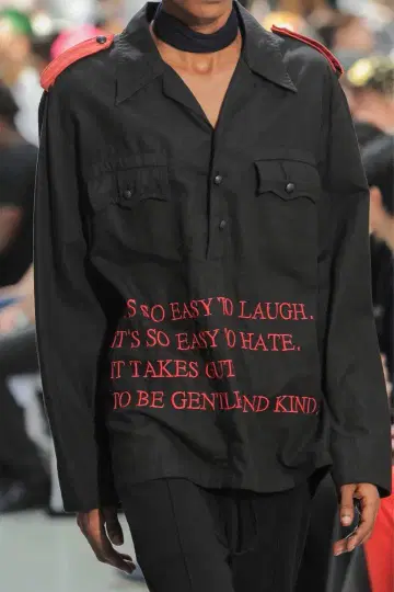 크리스찬다다 Embroidered Buttoned Shirt