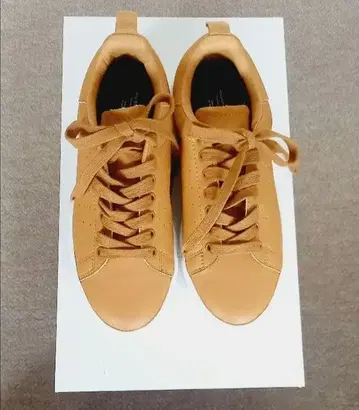 미사용 새상품 MS1202 카멜 스니커즈 22.5