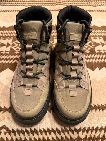 닥터마틴 스니커즈 하이컷 단종 모델