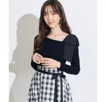 Swingle 원숄더 리본 비대칭 넥 니트 풀오버