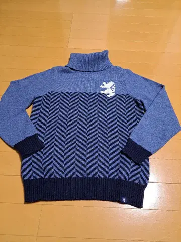 ADMRIAL 터틀넥 스웨터