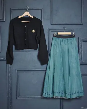 새상품 S 사이즈 시마무라 치하루 디즈니 아나와 눈의 여왕 니트 가디건