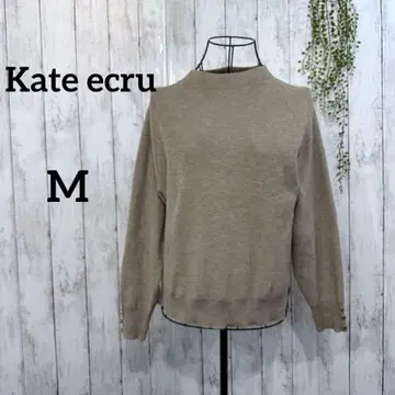 케이트 에크루 니트 M 골드 버튼 소매 하이넥 풀오버 베이지