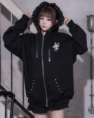 pium Mezzo Piano 베리에짱 하트 케이크 후드티 블랙