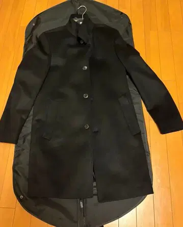 HUGO BOSS 휴고보스 옷깃 울 캐시미어 스탠드 카라 코트 블랙