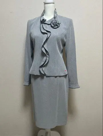 그레이 프릴 정장 세트