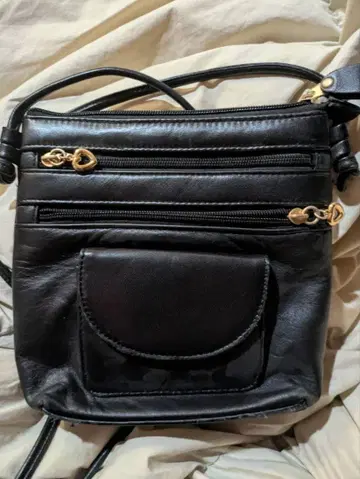 블랙 가죽 숄더백