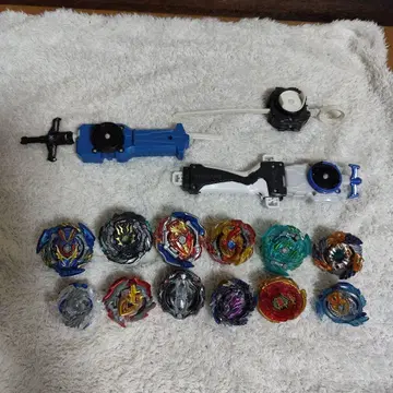 베이블레이드 세트 12개와 런처 2개