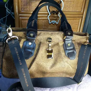 볼보네제 숄더 보스턴형 백