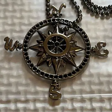 DISNEY x SWAROVSKI 나침반 파이리츠 목걸이