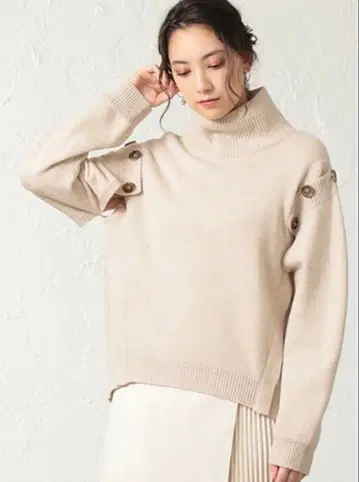 컨디션 최상 에포카 니트 어도어 안쓰리드 아디아 루루 윌비 루필