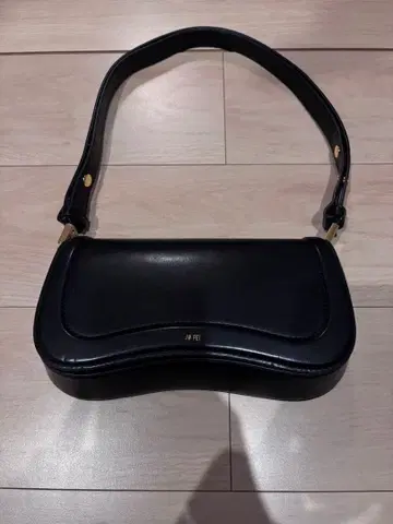 JW PEI 블랙 숄더백