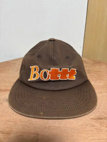 Bottt 브라운 캡 스냅백