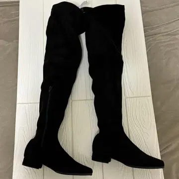 블랙 스웨이드 니하이 부츠 플랫