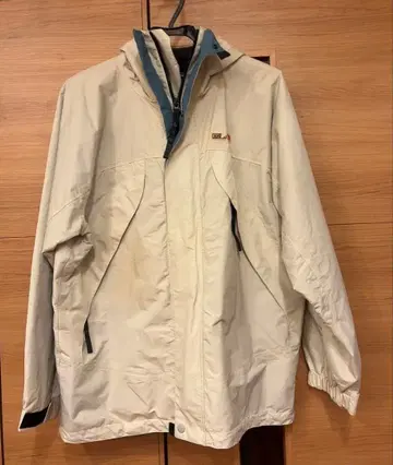 크림색 후드 부착 마운틴 파카