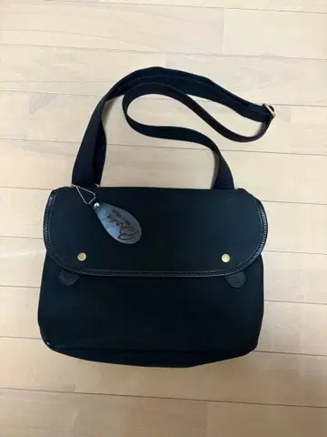 브래디 에이본 블랙 숄더백