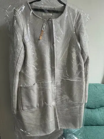 [클리닝 완료] Doux archives 후드 부착 무스탕 코트 베이지