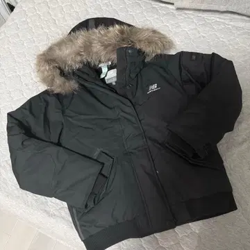 New Balance 블랙 다운 자켓