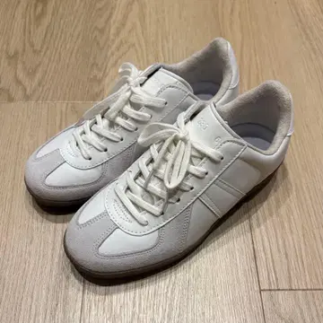 저먼 트레이너 화이트 23cm