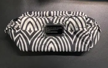 [ 미사용 ] MARC BY JACOBS 스트라이프 패턴 파우치