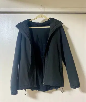 [워크맨] 블랙 후드 부착 겨울용 아우터 M 사이즈