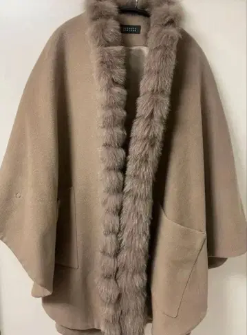 새상품급 바니스 퍼 판초 베이지 그레이 망토