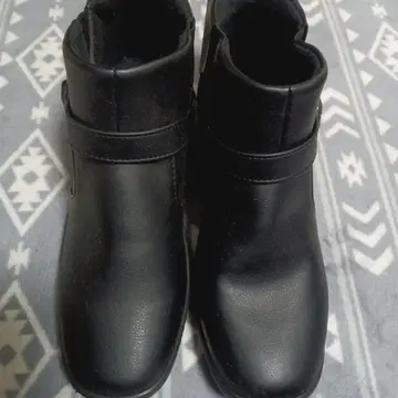 블랙 사이드 고어 부츠 버클 포함