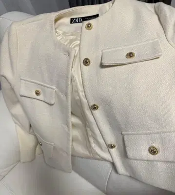 ZARA 화이트 버튼 자켓