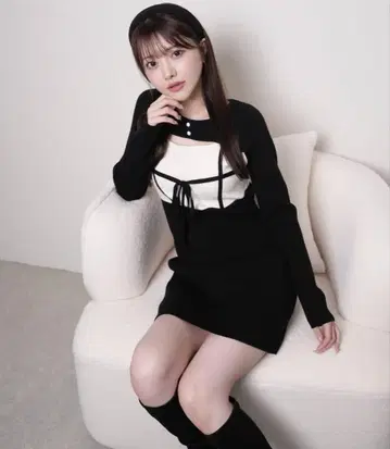 데콜테 오픈 바이컬러 리본 니트 원피스 LIP SERVICE