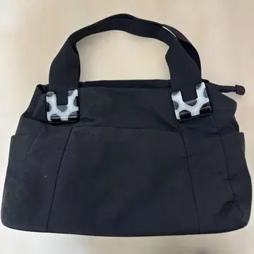 블랙 토트백 외 포켓 부착