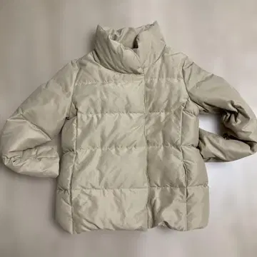 베이지 다운 자켓 스탠드 카라