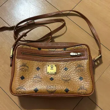 MCM 브라운 가죽 숄더백