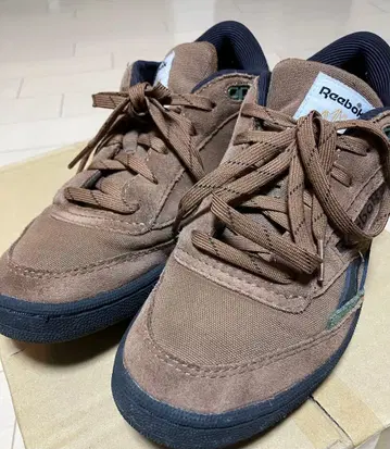 리복 스웨이드 로우컷 스니커즈 브라운