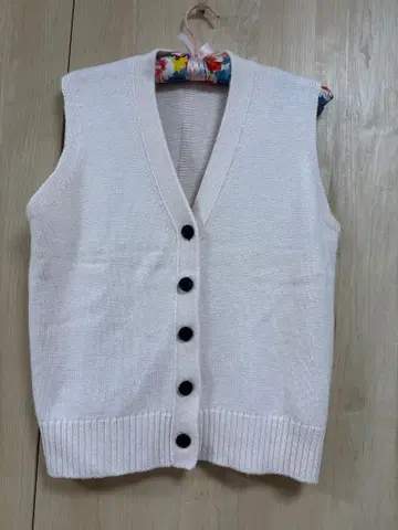 폴스미스 화이트 핑크 V넥 니트 베스트