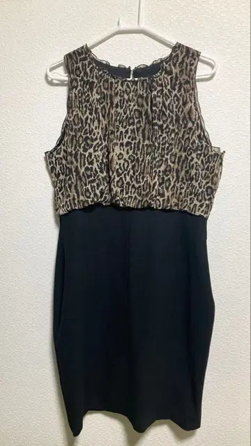 새상품급 NEXT 레오파드 무늬 슬리브리스 무릎 기장 원피스 사이즈 14