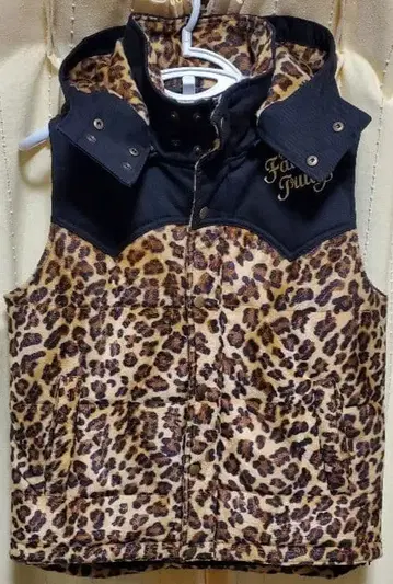 레오파드 무늬 베스트
